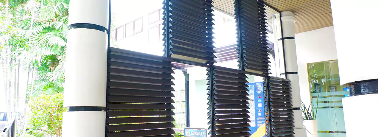 Fungsional dan Estetis: Mengenal Louver Sunscreen untuk Fasad Modern