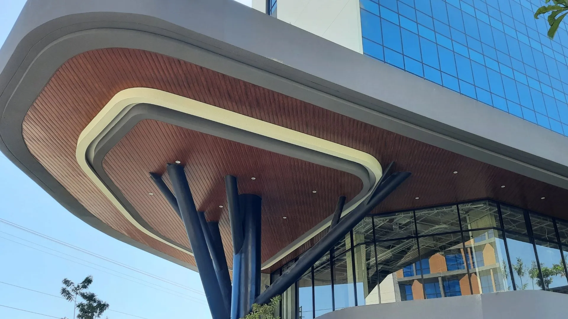 Inspirasi Bangunan Modern dengan Sentuhan Natural